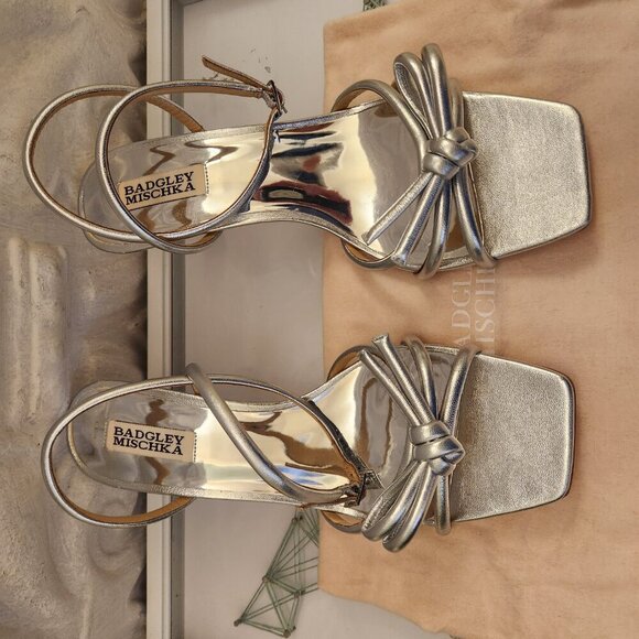 Badgley Mischka Silver Leather " Loyalty Knot" Sandals. NIB. Size Various - Picture 4 of 15
